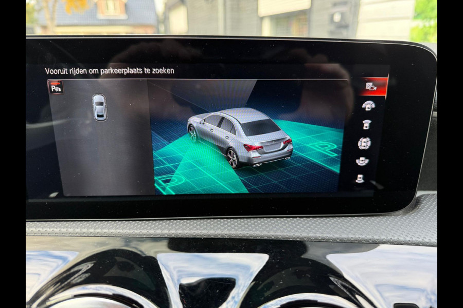 Mercedes-Benz A-Klasse 180 AMG Line - Pano - 360 Camera - Memory