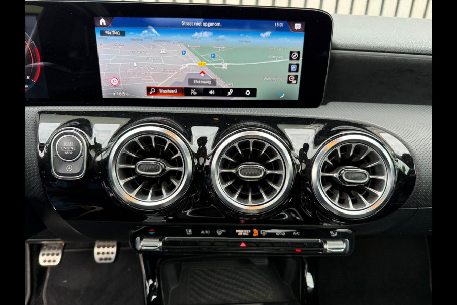 Mercedes-Benz A-Klasse 180 AMG Line - Pano - 360 Camera - Memory
