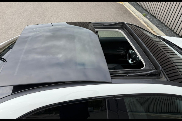 Mercedes-Benz A-Klasse 180 AMG Line - Pano - 360 Camera - Memory
