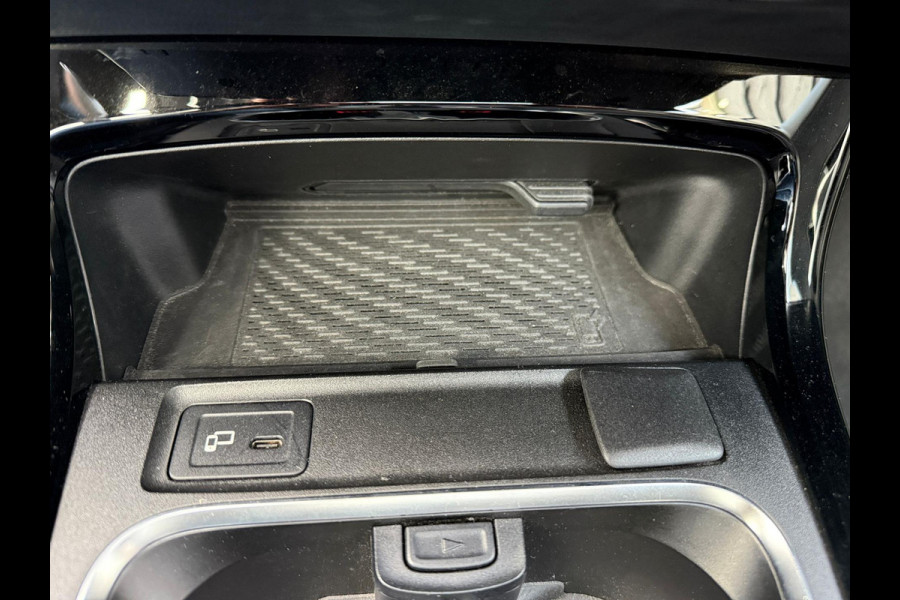 Mercedes-Benz A-Klasse 180 AMG Line - Pano - 360 Camera - Memory