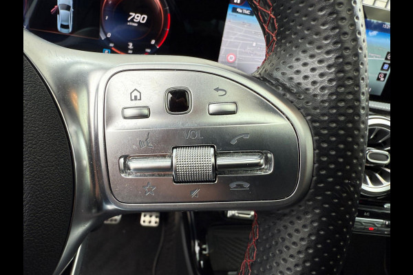 Mercedes-Benz A-Klasse 180 AMG Line - Pano - 360 Camera - Memory