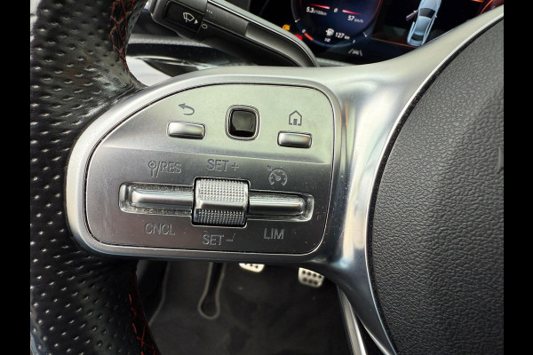 Mercedes-Benz A-Klasse 180 AMG Line - Pano - 360 Camera - Memory