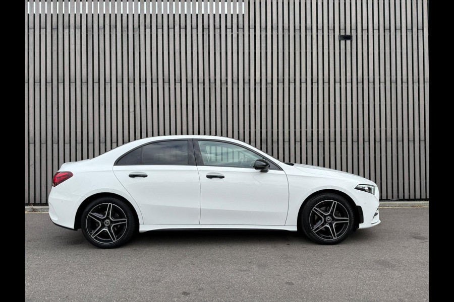 Mercedes-Benz A-Klasse 180 AMG Line - Pano - 360 Camera - Memory