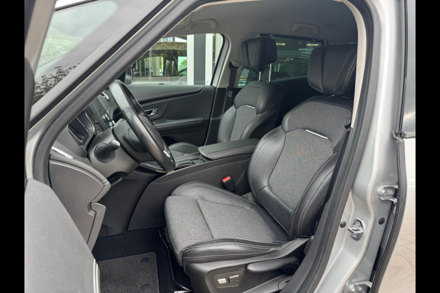 Renault Scénic TCe 140 EDC Intens Navi / Camera / P-sensoren / Full LED / Winterbandenset