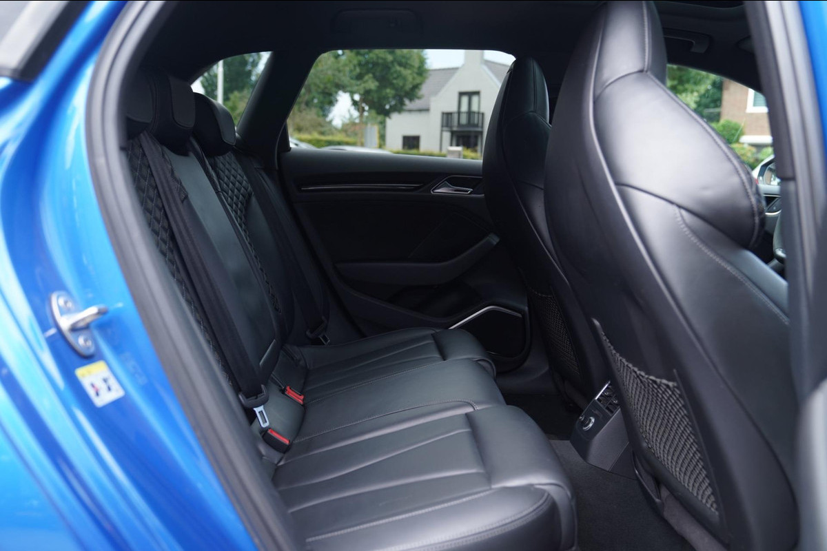 Audi RS3 Sportback 2.5 TFSI RS 3 Quattro | 400PK | Schuif/kanteldak | RS-zetels | Camera | Virtual Cockpit | SepangBlau | Audi RS3 Sportback 2.5 TFSI RS 3 Quattro | 400PK | Schuif/kanteldak | RS-zetels | Camera | Virtual Cockpit | SepangBlau |