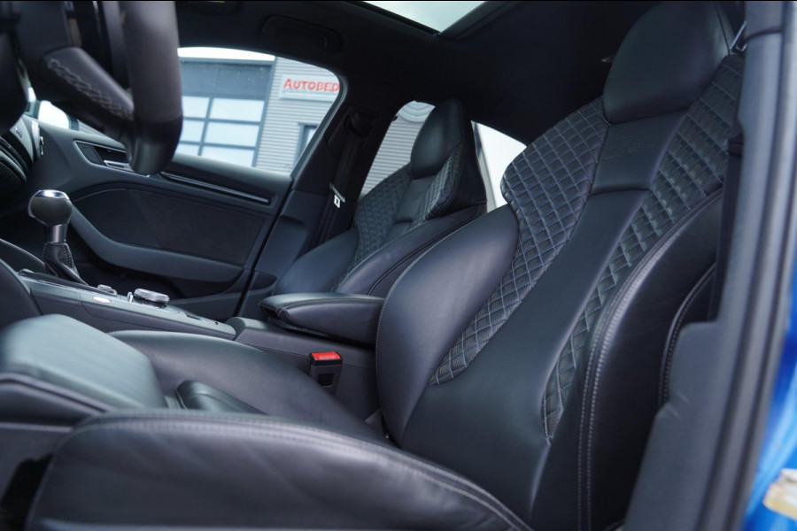Audi RS3 Sportback 2.5 TFSI RS 3 Quattro | 400PK | Schuif/kanteldak | RS-zetels | Camera | Virtual Cockpit | SepangBlau |