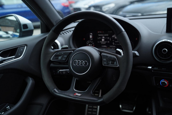 Audi RS3 Sportback 2.5 TFSI RS 3 Quattro | 400PK | Schuif/kanteldak | RS-zetels | Camera | Virtual Cockpit | SepangBlau |