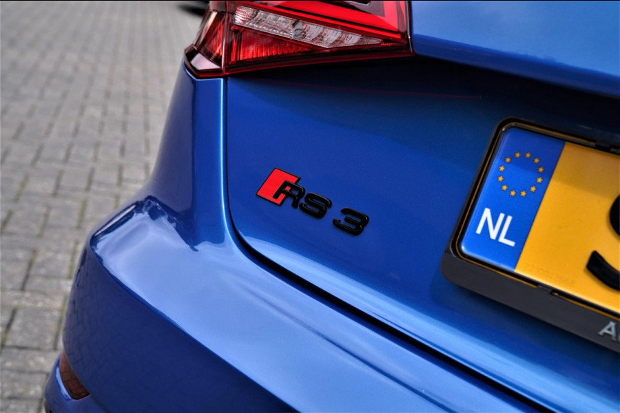 Audi RS3 Sportback 2.5 TFSI RS 3 Quattro | 400PK | Schuif/kanteldak | RS-zetels | Camera | Virtual Cockpit | SepangBlau |