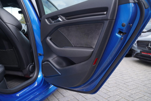 Audi RS3 Sportback 2.5 TFSI RS 3 Quattro | 400PK | Schuif/kanteldak | RS-zetels | Camera | Virtual Cockpit | SepangBlau |