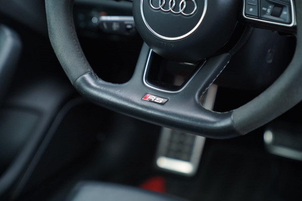 Audi RS3 Sportback 2.5 TFSI RS 3 Quattro | 400PK | Schuif/kanteldak | RS-zetels | Camera | Virtual Cockpit | SepangBlau |