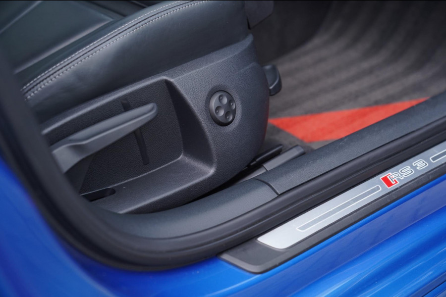 Audi RS3 Sportback 2.5 TFSI RS 3 Quattro | 400PK | Schuif/kanteldak | RS-zetels | Camera | Virtual Cockpit | SepangBlau |