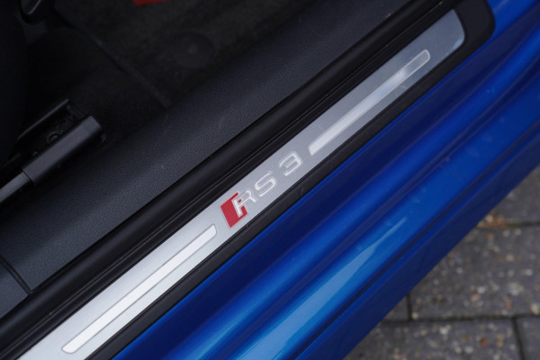 Audi RS3 Sportback 2.5 TFSI RS 3 Quattro | 400PK | Schuif/kanteldak | RS-zetels | Camera | Virtual Cockpit | SepangBlau |