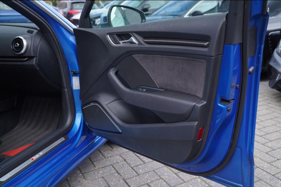 Audi RS3 Sportback 2.5 TFSI RS 3 Quattro | 400PK | Schuif/kanteldak | RS-zetels | Camera | Virtual Cockpit | SepangBlau |
