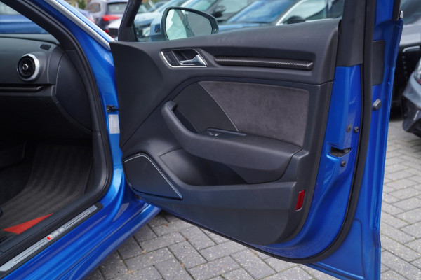 Audi RS3 Sportback 2.5 TFSI RS 3 Quattro | 400PK | Schuif/kanteldak | RS-zetels | Camera | Virtual Cockpit | SepangBlau |