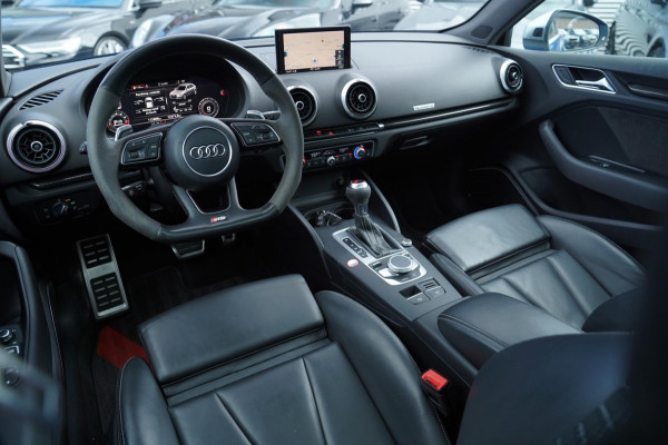 Audi RS3 Sportback 2.5 TFSI RS 3 Quattro | 400PK | Schuif/kanteldak | RS-zetels | Camera | Virtual Cockpit | SepangBlau |