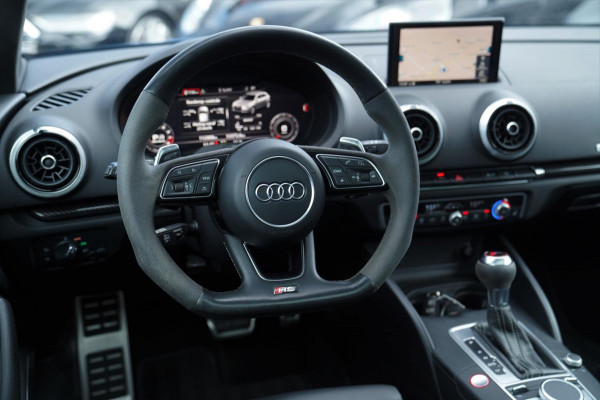 Audi RS3 Sportback 2.5 TFSI RS 3 Quattro | 400PK | Schuif/kanteldak | RS-zetels | Camera | Virtual Cockpit | SepangBlau |