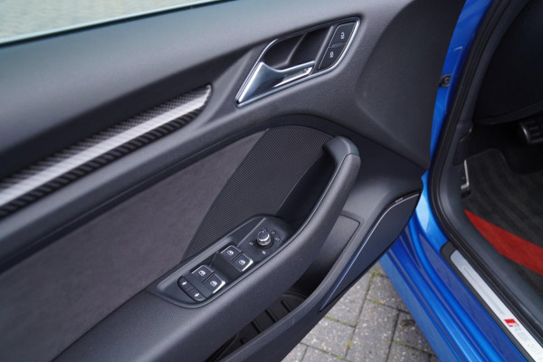 Audi RS3 Sportback 2.5 TFSI RS 3 Quattro | 400PK | Schuif/kanteldak | RS-zetels | Camera | Virtual Cockpit | SepangBlau |