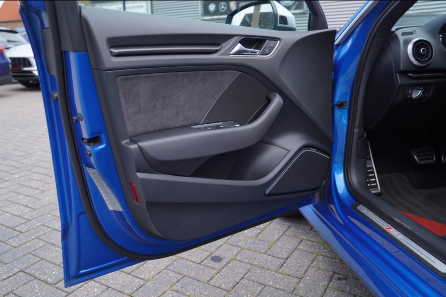 Audi RS3 Sportback 2.5 TFSI RS 3 Quattro | 400PK | Schuif/kanteldak | RS-zetels | Camera | Virtual Cockpit | SepangBlau |
