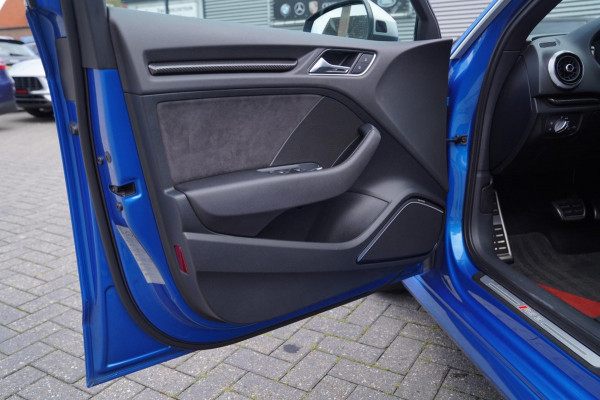 Audi RS3 Sportback 2.5 TFSI RS 3 Quattro | 400PK | Schuif/kanteldak | RS-zetels | Camera | Virtual Cockpit | SepangBlau |