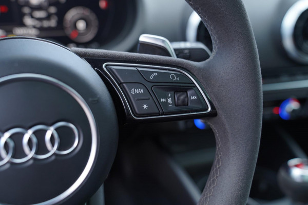 Audi RS3 Sportback 2.5 TFSI RS 3 Quattro | 400PK | Schuif/kanteldak | RS-zetels | Camera | Virtual Cockpit | SepangBlau |