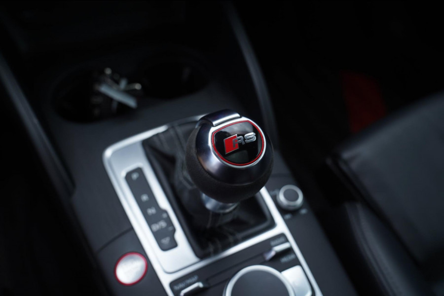 Audi RS3 Sportback 2.5 TFSI RS 3 Quattro | 400PK | Schuif/kanteldak | RS-zetels | Camera | Virtual Cockpit | SepangBlau |