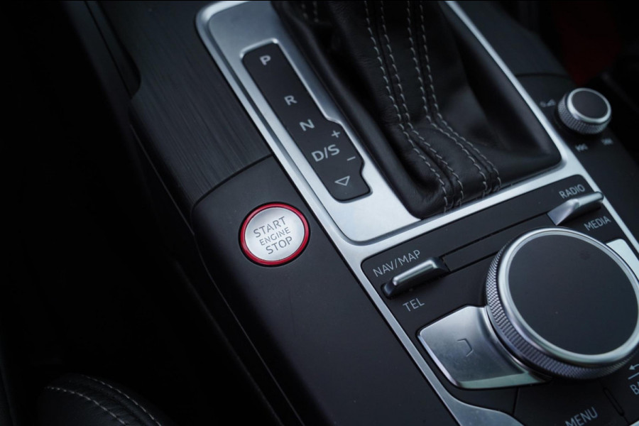 Audi RS3 Sportback 2.5 TFSI RS 3 Quattro | 400PK | Schuif/kanteldak | RS-zetels | Camera | Virtual Cockpit | SepangBlau |