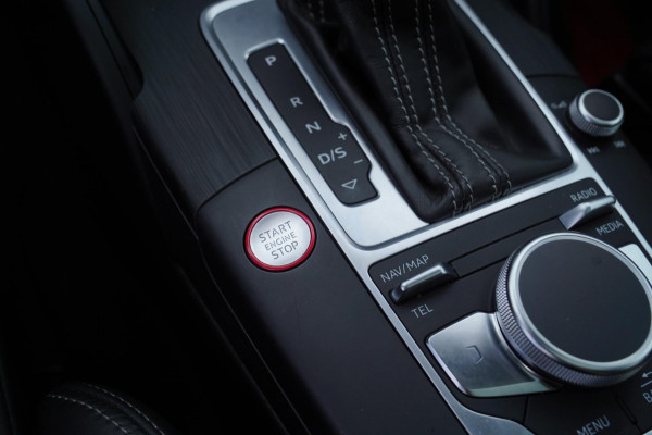 Audi RS3 Sportback 2.5 TFSI RS 3 Quattro | 400PK | Schuif/kanteldak | RS-zetels | Camera | Virtual Cockpit | SepangBlau |