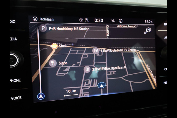 Volkswagen T-Roc 1.5 TSI R-Line Business 150PK DSG | Verlengde garantie | Navigatie | Keyless entry | 18" LMV |