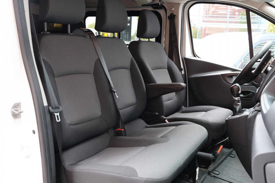 Renault Trafic 2.0 dCi 145 PK L2H1 DC | 6-Zitter | LED | Cruise control | Camera | Trekhaak | Sidebars | Dubbel cabine | NAP Logisch | Nieuwe APK