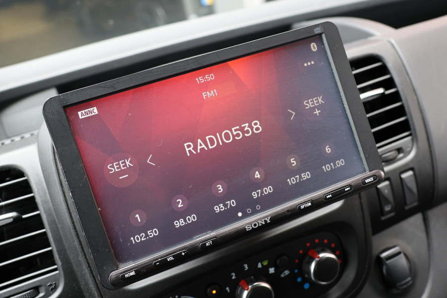 Renault Trafic 2.0 dCi 145 PK L2H1 DC | 6-Zitter | LED | Cruise control | Camera | Trekhaak | Sidebars | Dubbel cabine | NAP Logisch | Nieuwe APK