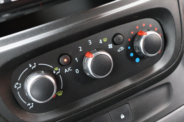 Renault Trafic 2.0 dCi 145 PK L2H1 DC | 6-Zitter | LED | Cruise control | Camera | Trekhaak | Sidebars | Dubbel cabine | NAP Logisch | Nieuwe APK