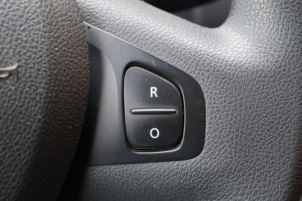 Renault Trafic 2.0 dCi 145 PK L2H1 DC | 6-Zitter | LED | Cruise control | Camera | Trekhaak | Sidebars | Dubbel cabine | NAP Logisch | Nieuwe APK