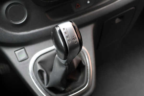 Renault Trafic 2.0 dCi 145 PK L2H1 DC | 6-Zitter | LED | Cruise control | Camera | Trekhaak | Sidebars | Dubbel cabine | NAP Logisch | Nieuwe APK
