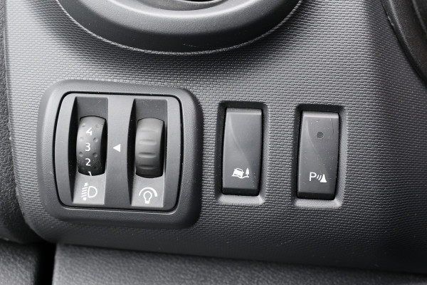 Renault Trafic 2.0 dCi 145 PK L2H1 DC | 6-Zitter | LED | Cruise control | Camera | Trekhaak | Sidebars | Dubbel cabine | NAP Logisch | Nieuwe APK