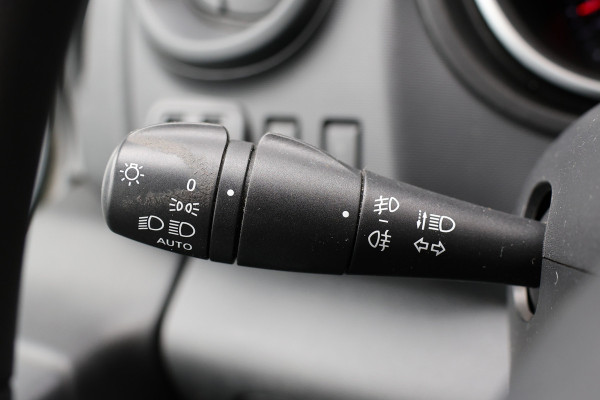 Renault Trafic 2.0 dCi 145 PK L2H1 DC | 6-Zitter | LED | Cruise control | Camera | Trekhaak | Sidebars | Dubbel cabine | NAP Logisch | Nieuwe APK
