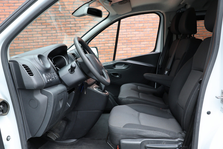 Renault Trafic 2.0 dCi 145 PK L2H1 DC | 6-Zitter | LED | Cruise control | Camera | Trekhaak | Sidebars | Dubbel cabine | NAP Logisch | Nieuwe APK