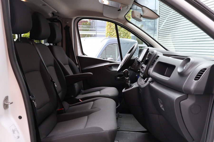 Renault Trafic 2.0 dCi 145 PK L2H1 DC | 6-Zitter | LED | Cruise control | Camera | Trekhaak | Sidebars | Dubbel cabine | NAP Logisch | Nieuwe APK