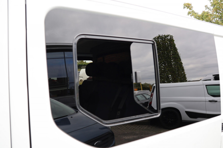 Renault Trafic 2.0 dCi 145 PK L2H1 DC | 6-Zitter | LED | Cruise control | Camera | Trekhaak | Sidebars | Dubbel cabine | NAP Logisch | Nieuwe APK