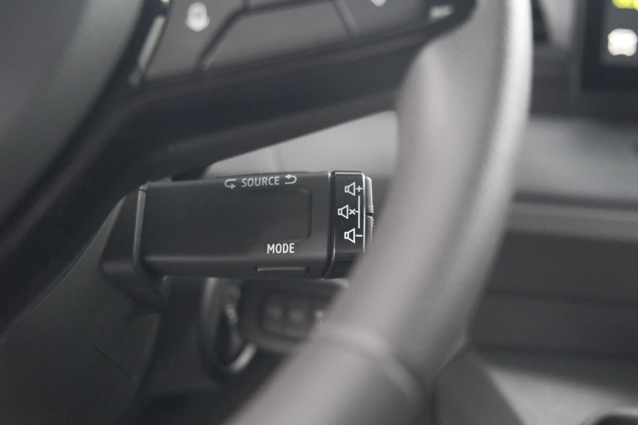 Renault Master T35 2.0 dCi 150 L2H2 Extra | Trekhaak | Camera | Vloerplaat | Apple Carplay