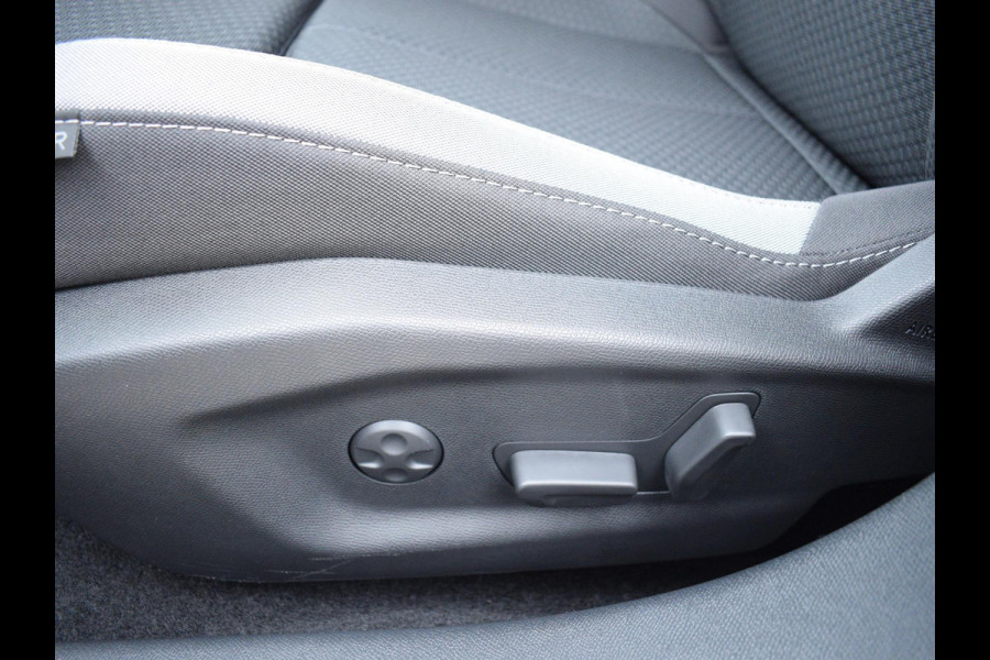 Opel Astra Electric 54 kWh Business Edition ACHTERUITRIJCAMERA MET SENSOREN | NAVI & CARPLAY | WINTERPAKKET |