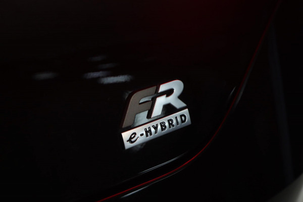 Seat Leon 1.4 TSI eHybrid PHEV FR / Sfeerverl. / Carplay / 1e eigenaar / Keyless Seat Leon 1.4 TSI eHybrid PHEV FR / Sfeerverl. / Carplay / 1e eigenaar / Keyless