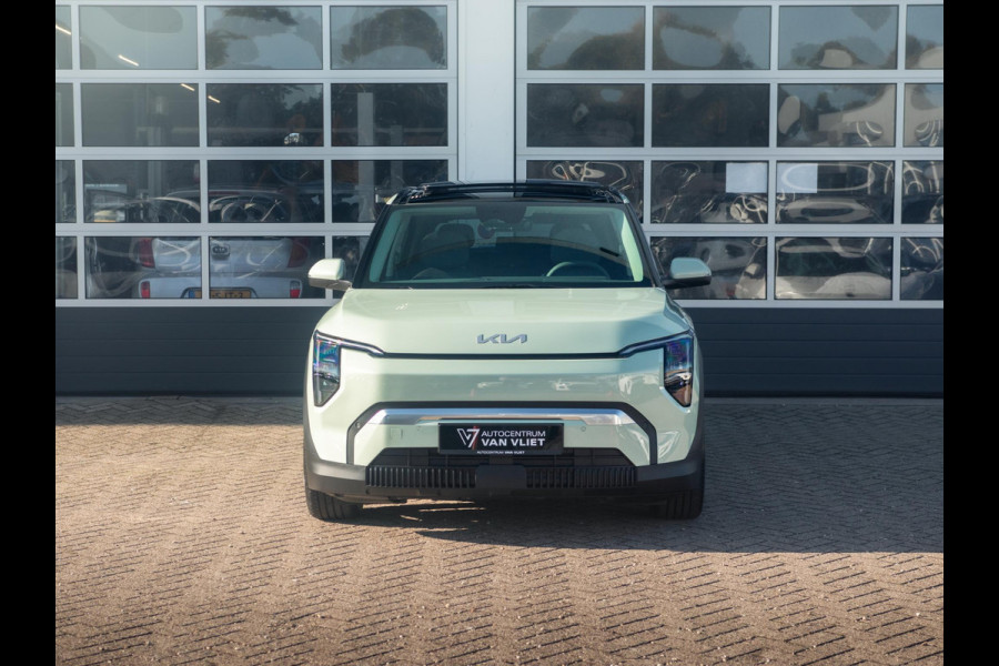 Kia EV3 Plus Advanced 81.4 kWh | Private Lease v.a. € 607,- | Uit voorraad, dus snel rijden | 600km Rijbereik | Navi | 19" | Adapt. Cruise | Clima | Schuif/Kanteldak | Stoel&Stuurverw. | Priv Glass | BSM | Harman Kardon |