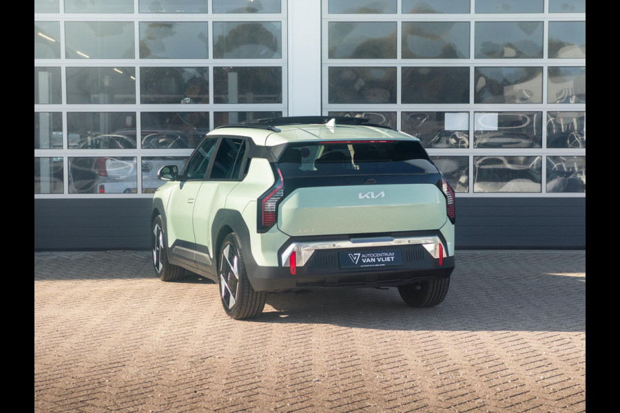 Kia EV3 Plus Advanced 81.4 kWh | Private Lease v.a. € 607,- | Uit voorraad, dus snel rijden | 600km Rijbereik | Navi | 19" | Adapt. Cruise | Clima | Schuif/Kanteldak | Stoel&Stuurverw. | Priv Glass | BSM | Harman Kardon |