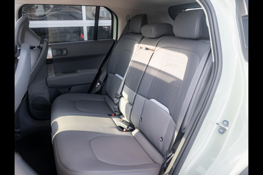 Kia EV3 Plus Advanced 81.4 kWh | Private Lease v.a. € 607,- | Uit voorraad, dus snel rijden | 600km Rijbereik | Navi | 19" | Adapt. Cruise | Clima | Schuif/Kanteldak | Stoel&Stuurverw. | Priv Glass | BSM | Harman Kardon |