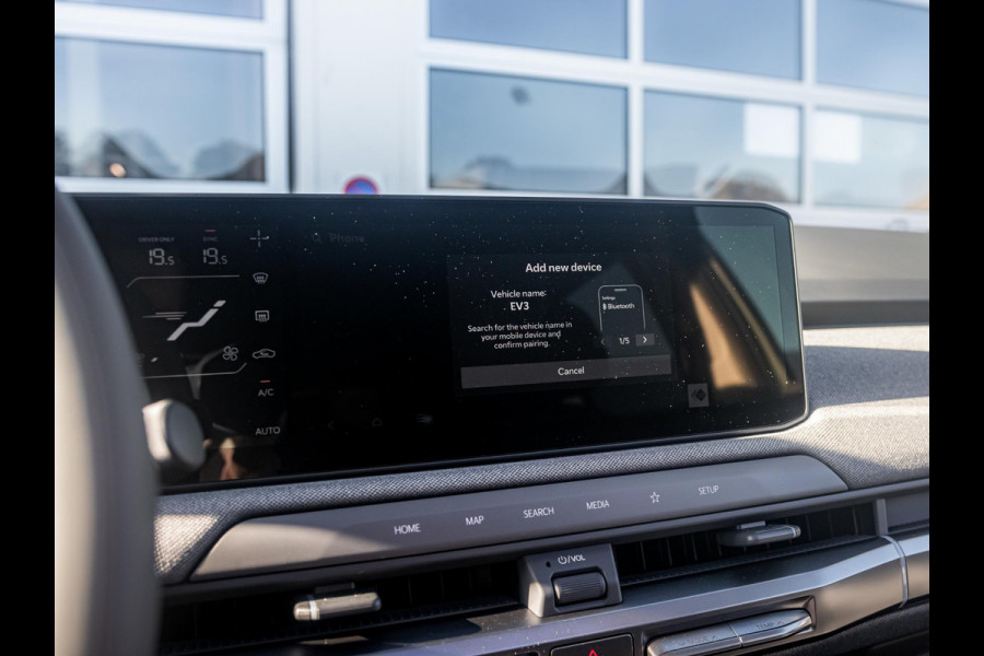 Kia EV3 Plus Advanced 81.4 kWh | Private Lease v.a. € 607,- | Uit voorraad, dus snel rijden | 600km Rijbereik | Navi | 19" | Adapt. Cruise | Clima | Schuif/Kanteldak | Stoel&Stuurverw. | Priv Glass | BSM | Harman Kardon |