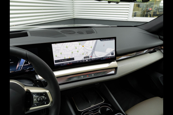 BMW 5 Serie Touring 550e xDrive M-Sport Pro - Pano - Onderstel Prof - Driving Ass Plus - Harman Kardon
