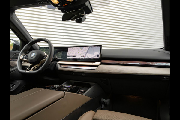 BMW 5 Serie Touring 550e xDrive M-Sport Pro - Pano - Onderstel Prof - Driving Ass Plus - Harman Kardon