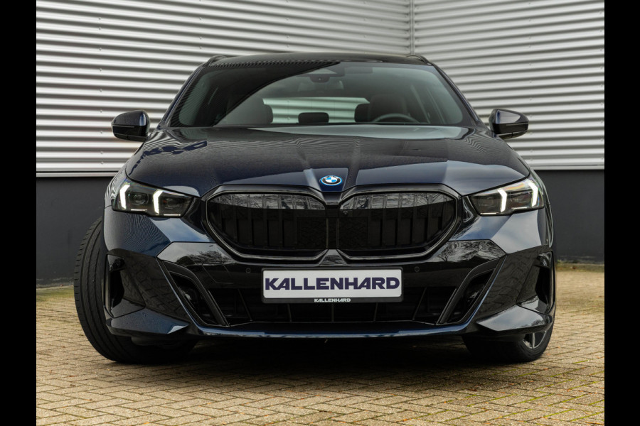 BMW 5 Serie Touring 550e xDrive M-Sport Pro - Pano - Onderstel Prof - Driving Ass Plus - Harman Kardon