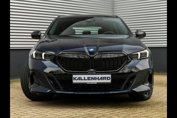 BMW 5 Serie Touring 550e xDrive M-Sport Pro - Pano - Onderstel Prof - Driving Ass Plus - Harman Kardon