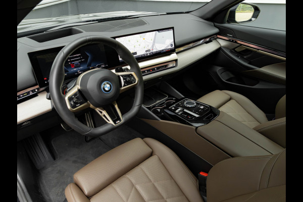 BMW 5 Serie Touring 550e xDrive M-Sport Pro - Pano - Onderstel Prof - Driving Ass Plus - Harman Kardon